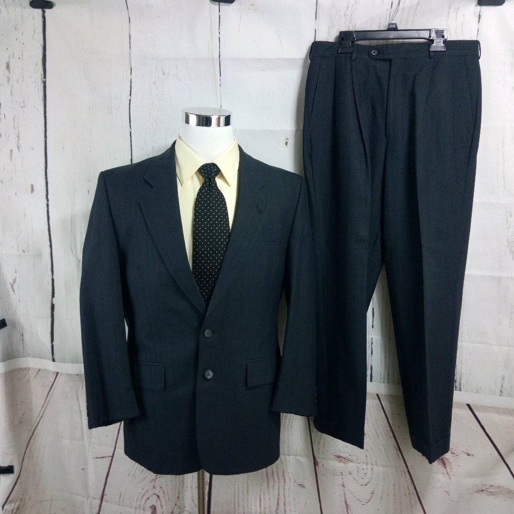 Egon von Furstenberg 40R Dark Blue Stripe 2pc Suit